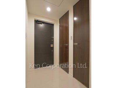 Entrance ※Photo of the same layout on 9 floor. Decoration and fixture may differ.