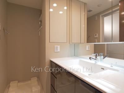 Powder Room ※Photo of the same layout on 9 floor. Decoration and fixture may differ.