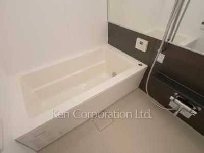 Bath ※Photo of the same layout on 9 floor. Decoration and fixture may differ.