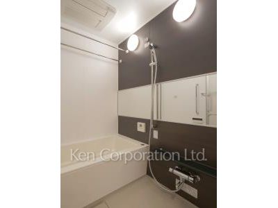 Bath ※Photo of the same layout on 9 floor. Decoration and fixture may differ.