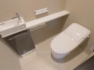 Lavatory ※Photo of the same layout on 9 floor. Decoration and fixture may differ.