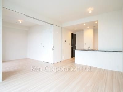 Living-Dining ※Photo of the same layout on 22 floor. Decoration and fixture may differ.