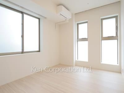 Master Bedroom ※Photo of the same layout on 22 floor. Decoration and fixture may differ.