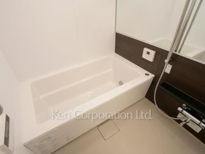 Bath ※Photo of the same layout on 22 floor. Decoration and fixture may differ.