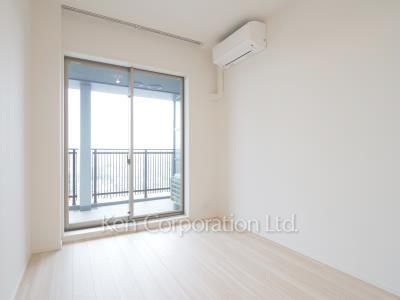 Master Bedroom ※Photo of the same layout on 22 floor. Decoration and fixture may differ.