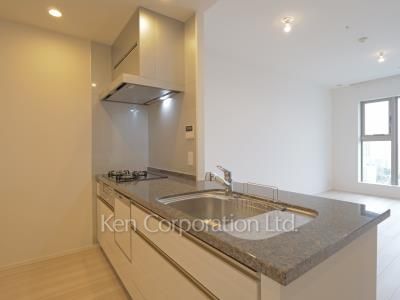 Kitchen ※Photo of the same layout on 22 floor. Decoration and fixture may differ.