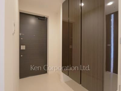 Entrance ※Photo of the same layout on 22 floor. Decoration and fixture may differ.