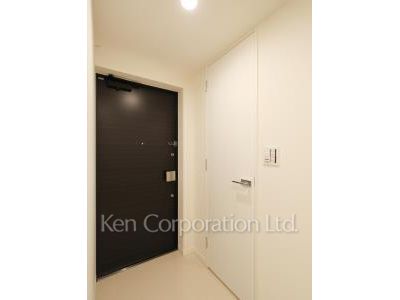 Entrance ※Photo of the same layout on 19 floor. Decoration and fixture may differ.