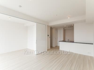 Living-Dining ※Photo of the same layout on 19 floor. Decoration and fixture may differ.