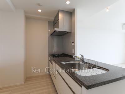 Kitchen ※Photo of the same layout on 19 floor. Decoration and fixture may differ.