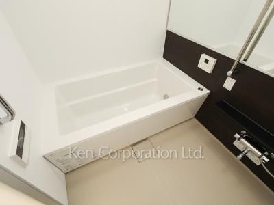 Bath ※Photo of the same layout on 19 floor. Decoration and fixture may differ.