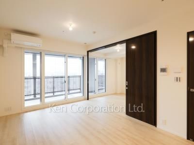Living-Dining ※Photo of the same layout on 19 floor. Decoration and fixture may differ.