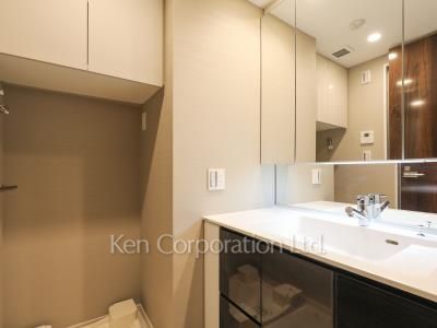 Powder Room ※Photo of the same layout on 19 floor. Decoration and fixture may differ.