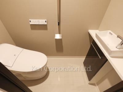 Lavatory ※Photo of the same layout on 19 floor. Decoration and fixture may differ.