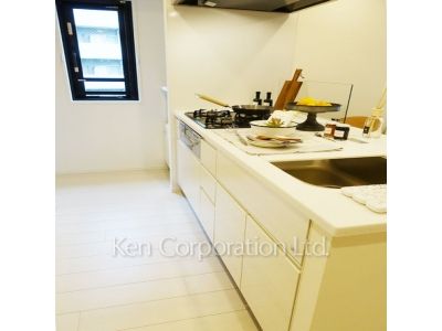 Kitchen ※Photo of the same layout on 4 floor. Decoration and fixture may differ.