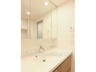 Powder Room ※Photo of the same layout on 5 floor. Decoration and fixture may differ.