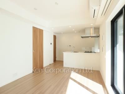 Living-Dining ※Photo of the same layout on 5 floor. Decoration and fixture may differ.