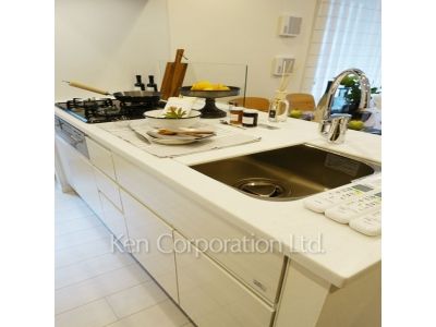 Kitchen ※Photo of the same layout on 4 floor. Decoration and fixture may differ.