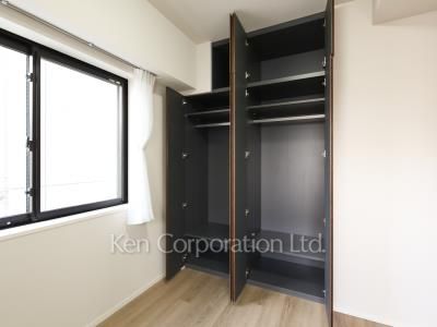Closet ※Photo of the same layout on 9 floor. Decoration and fixture may differ.