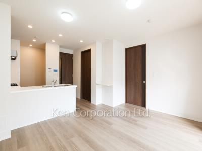 Living-Dining ※Photo of the same layout on 9 floor. Decoration and fixture may differ.