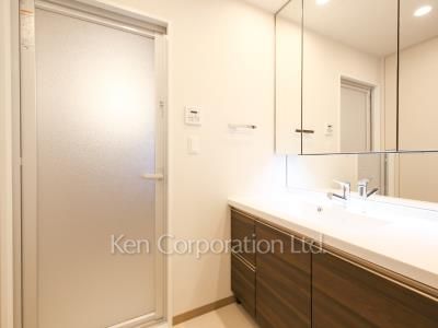 Powder Room ※Photo of the same layout on 9 floor. Decoration and fixture may differ.
