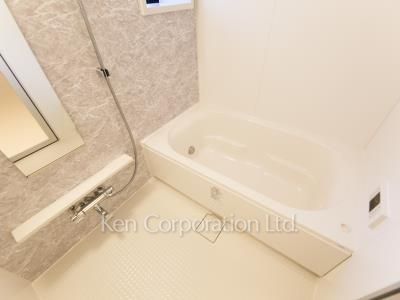Bath ※Photo of the same layout on 9 floor. Decoration and fixture may differ.
