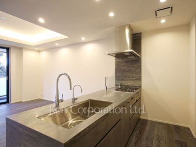 Kitchen ※Photo of the same layout on 4 floor. Decoration and fixture may differ.