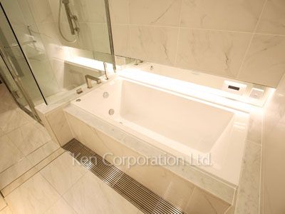 Bath ※Photo of the same layout on 4 floor. Decoration and fixture may differ.