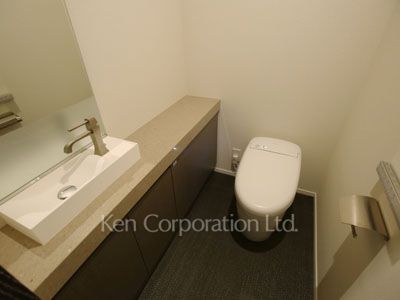 Lavatory ※Photo of the same layout on 4 floor. Decoration and fixture may differ.