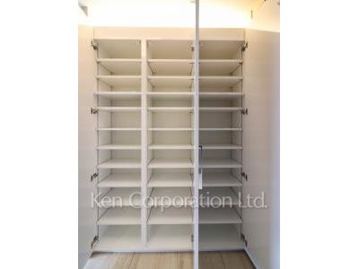 Shoes Closet
