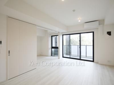Living-Dining ※Photo of the same layout on 5 floor. Decoration and fixture may differ.