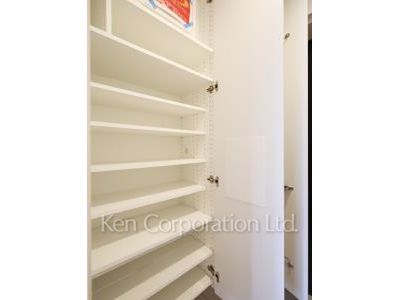 Shoes Closet ※Photo of the same layout on 5 floor. Decoration and fixture may differ.
