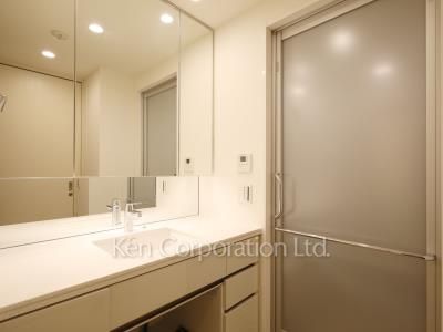 Powder Room ※Photo of the same layout on 5 floor. Decoration and fixture may differ.