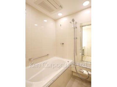 Bath ※Photo of the same layout on 5 floor. Decoration and fixture may differ.