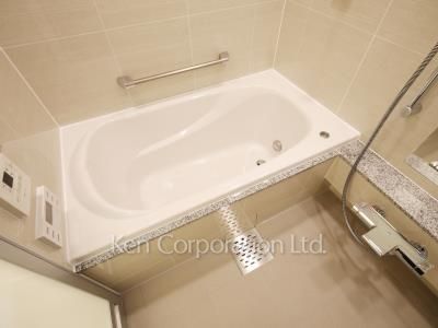 Bath ※Photo of the same layout on 5 floor. Decoration and fixture may differ.