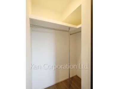 Walk-In Closet ※Photo of the same layout on 5 floor. Decoration and fixture may differ.