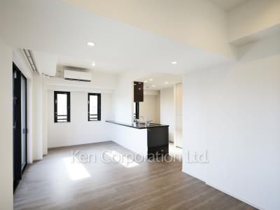 Living-Dining ※Photo of the same layout on 5 floor. Decoration and fixture may differ.