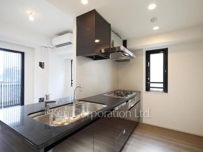 Kitchen ※Photo of the same layout on 5 floor. Decoration and fixture may differ.