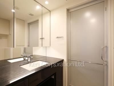 Powder Room ※Photo of the same layout on 5 floor. Decoration and fixture may differ.