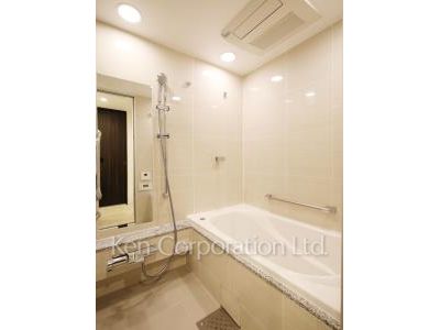 Bath ※Photo of the same layout on 5 floor. Decoration and fixture may differ.