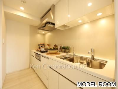 Kitchen *MODEL ROOM