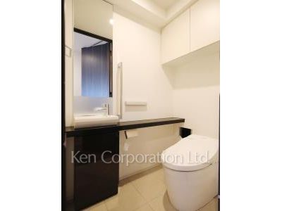 Lavatory ※Photo of the same layout on 11 floor. Decoration and fixture may differ.