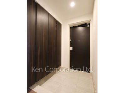 Entrance ※Photo of the same layout on 11 floor. Decoration and fixture may differ.