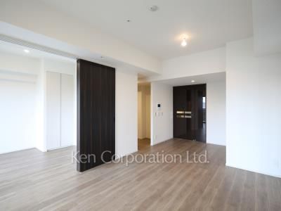 Living-Dining ※Photo of the same layout on 11 floor. Decoration and fixture may differ.