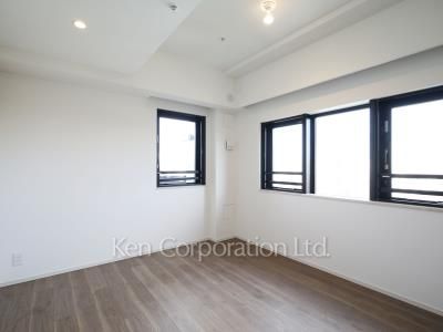 Bedroom ※Photo of the same layout on 11 floor. Decoration and fixture may differ.