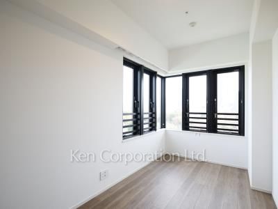 Bedroom ※Photo of the same layout on 11 floor. Decoration and fixture may differ.