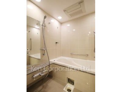 Bath ※Photo of the same layout on 11 floor. Decoration and fixture may differ.
