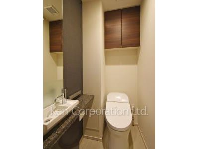 Lavatory ※Photo of the same layout on 4 floor. Decoration and fixture may differ.