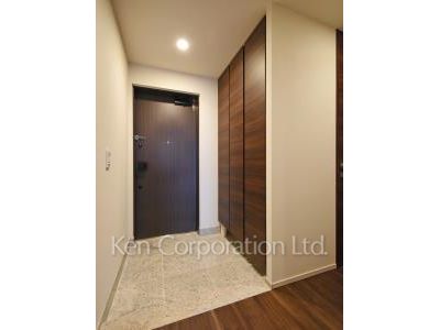 Entrance ※Photo of the same layout on 4 floor. Decoration and fixture may differ.