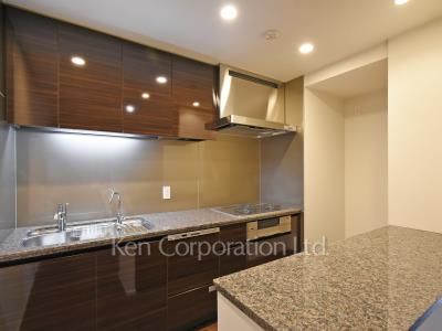 Kitchen ※Photo of the same layout on 4 floor. Decoration and fixture may differ.